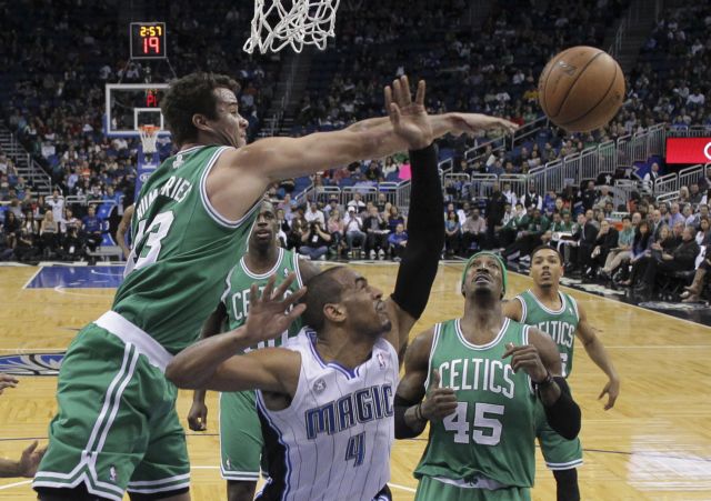 Ανετη νίκη των Σπερς επί των Μπακς με 11 πόντους Αντετοκούνμπο